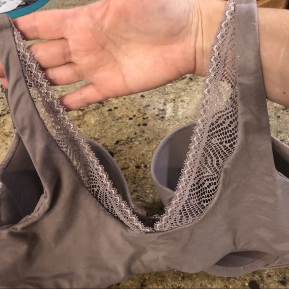 Victoria Secret bra size 38C - Picture 2 of 3